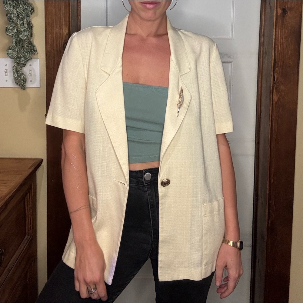 Vintage Short Sleeve Cream Blazer with gold buttons by Prophecy